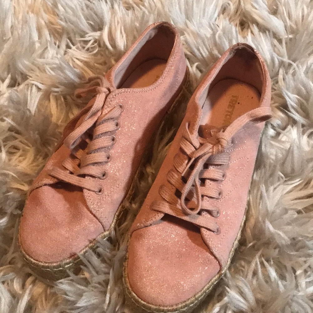 TRETORN PINK PLATFORM SNEAKERS SIZE 7.5